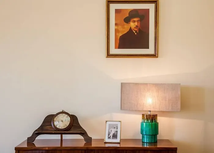 Guestready - Fernando Pessoa * Лиссабон
